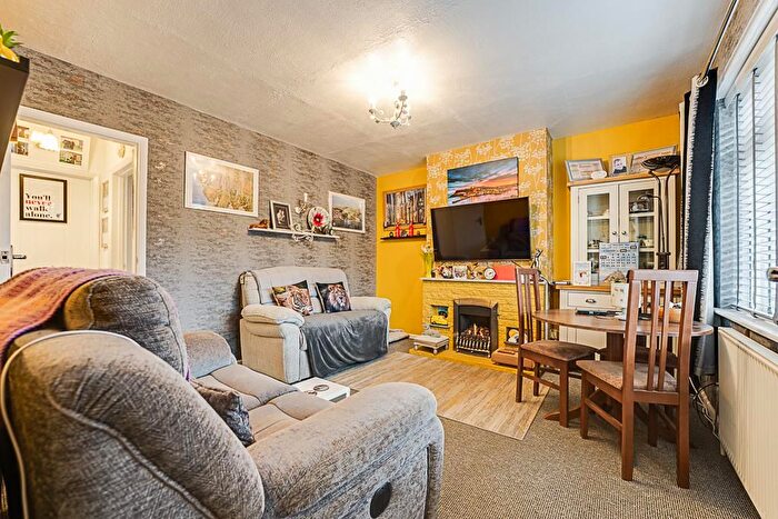2 Bedroom Semi-Detached Bungalow For Sale In Severn Way, Kettering, NN16