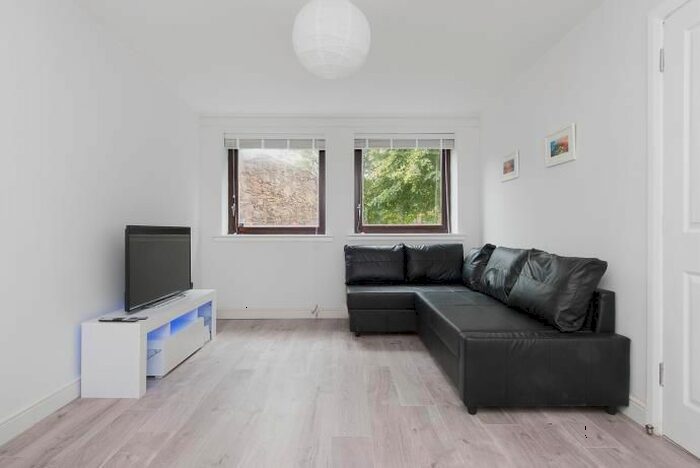 1 Bedroom Flat To Rent In New Johns Place, Edinburgh, EH8