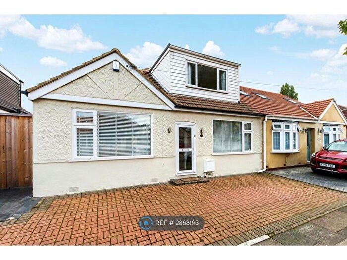 4 Bedroom Bungalow To Rent In Woodlands Avenue, Sidcup, DA15
