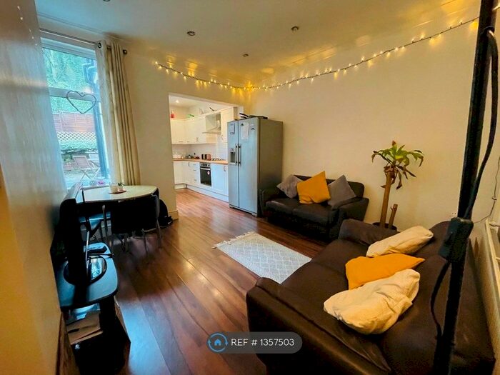 4 Bedroom Terraced House To Rent In Ecclesall Road, Sheffield, S11