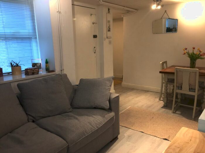1 Bedroom Flat To Rent In Savile Park Road, Halifax, HX1