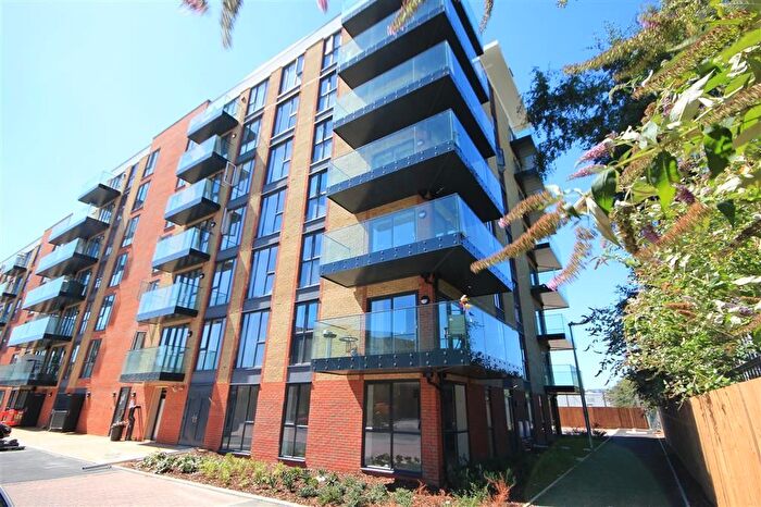 2 Bedroom Flat To Rent In Oscar Wilde Road, Reading, RG1
