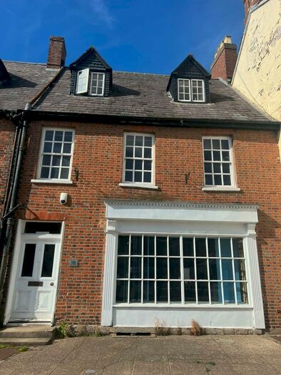 1 Bedroom Flat To Rent In Market Place, Brackley, Northamptonshire, NN13