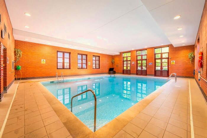 2 Bedroom Flat To Rent In Brompton Park Crescent, Fulham, London, SW6