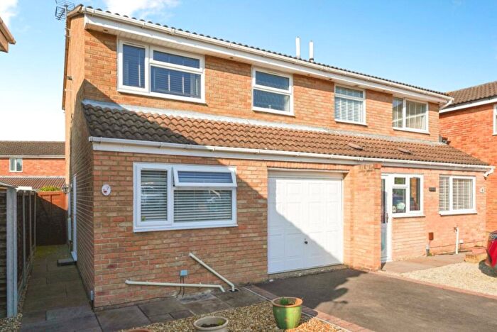 3 Bedroom Semi Detached House For Sale In Willowcroft Close, Matson, Gloucester, Gloucestershire, GL4