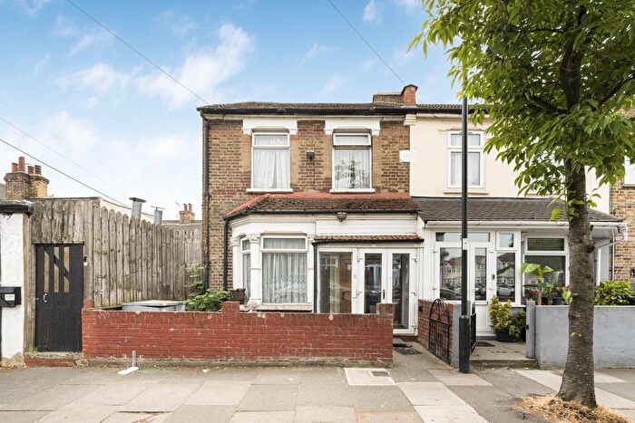 3 Bedroom End Of Terrace House For Sale In King Edwards Road, London, N9