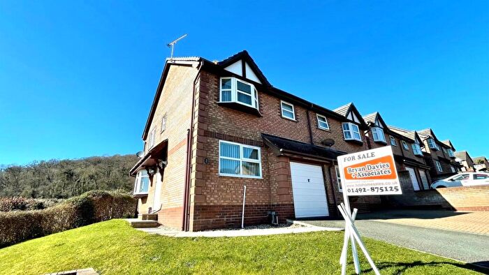 3 Bedroom Semi-Detached House For Sale In Conolly Close, Penrhyn Bay, Llandudno, LL30
