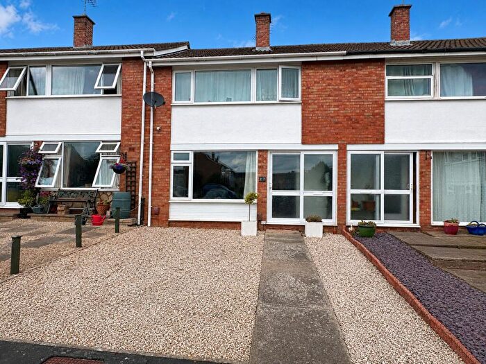 3 Bedroom Terraced House For Sale In Laburnum Grove, Warwick, CV34