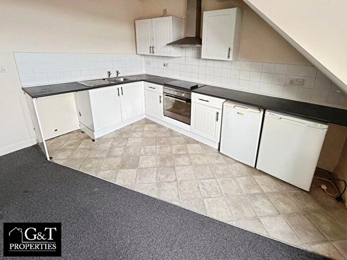2 Bedroom Flat To Rent In High Street, Cradley Heath, B64