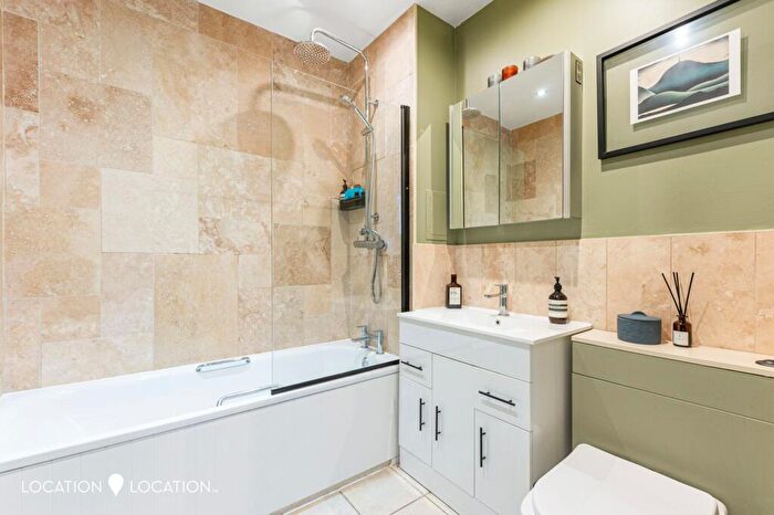 2 Bedroom Flat For Sale In Manor Road, Latitude Apartments, N16