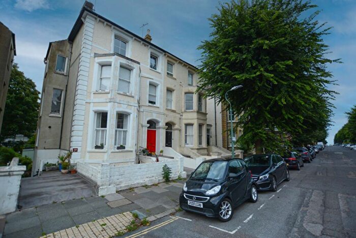 2 Bedroom Apartment For Sale In Selborne Road, Hove, BN3