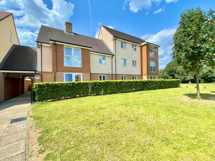 2 Bedroom Flat To Rent In Fulmar House, Albacore Way, Hayes, UB3