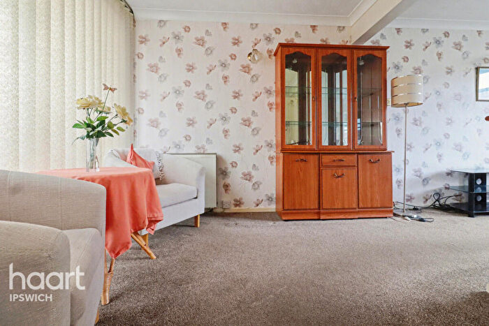 3 Bedroom End Of Terrace House For Sale In Hawthorn Drive, Ipswich, IP2