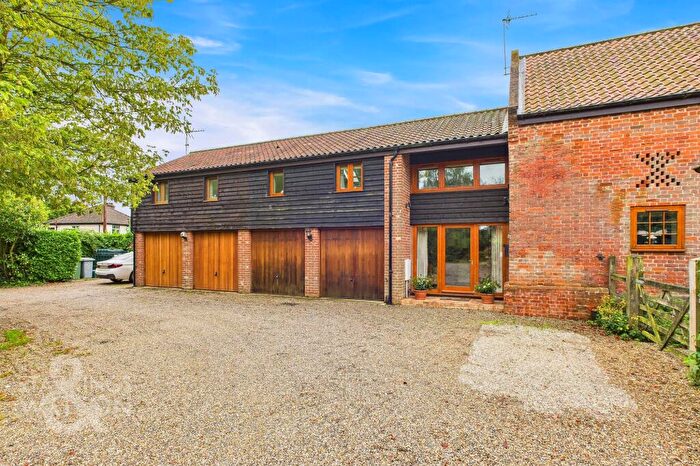 4 Bedroom Barn Conversion For Sale In The Green, Freethorpe, Norwich, NR13