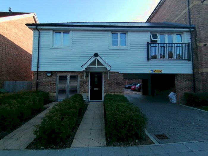 2 Bedroom Maisonette To Rent In Rookfield Road, Faygate, Horsham, RH12