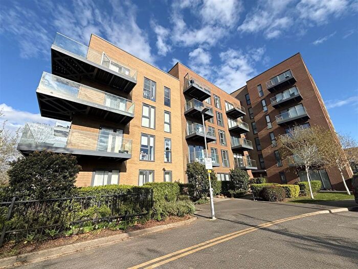 1 Bedroom Flat To Rent In Station Road, Borehamwood, WD6
