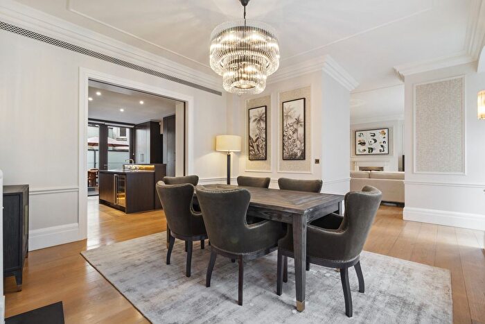 3 Bedroom Flat To Rent In Duke Street, London, W1K