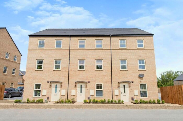 2 Bedroom Detached House To Rent In Huntingdon Street, Castleford, West Yorkshire, WF10