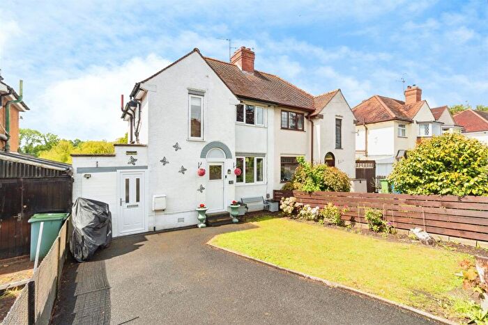 3 Bedroom Semi-Detached House For Sale In Tixall Road, Stafford, ST16