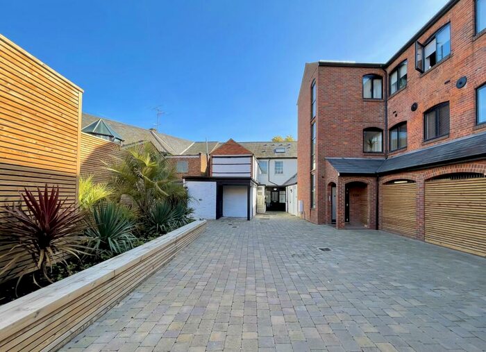 1 Bedroom Apartment To Rent In High Street, Chesham, HP5