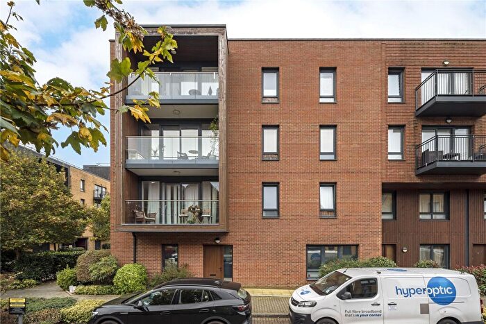 2 Bedroom Apartment For Sale In Dowding Drive, London, SE9