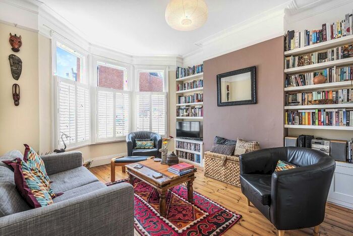 2 Bedroom Flat To Rent In Burnbury Road, London, SW12