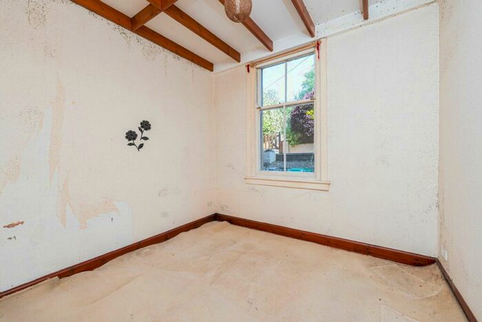 1 Bedroom Flat For Sale In Buchanan Street, Dunfermline, KY12