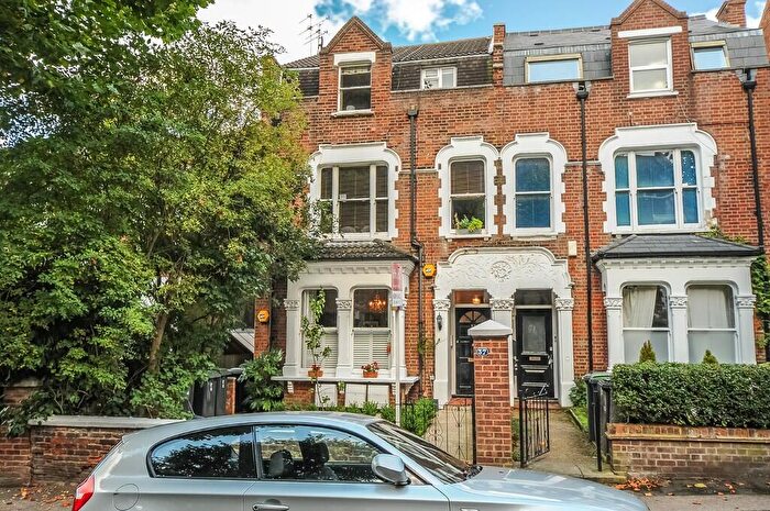 2 Bedroom Flat To Rent In Cromwell Avenue, Highgate, London, N6