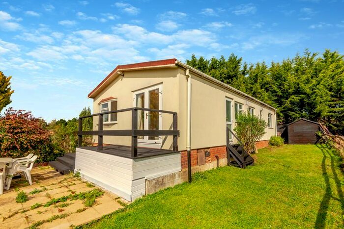 3 Bedroom Mobile/park Home For Sale In Gambles Lane, Ripley, Woking, GU23