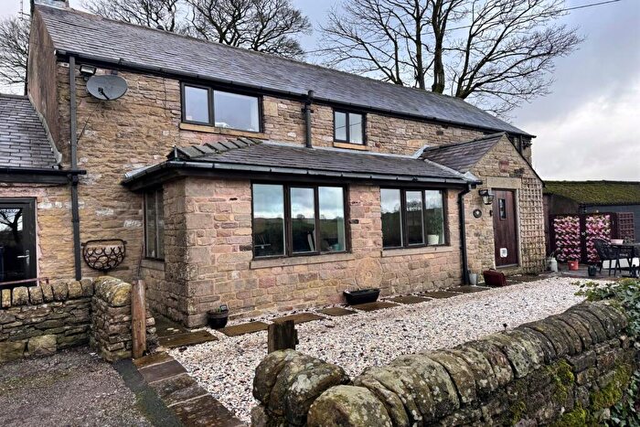 3 Bedroom Link Detached House For Sale In Dove Holes, Buxton, SK17