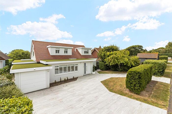 4 Bedroom Chalet For Sale In Lullington Close, Seaford, BN25
