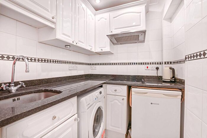 Studio For Sale In Pembridge Square, Notting Hill, London, W2