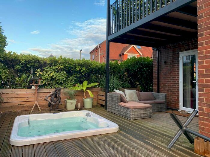 2 Bedroom Apartment To Rent In Westbury Road, Brentwood, CM14