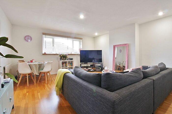 2 Bedroom Flat For Sale In Lismore Close, Isleworth, TW7