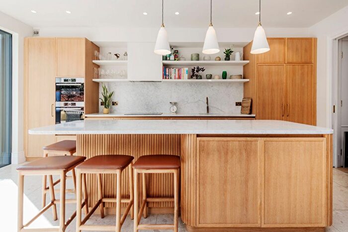 5 Bedroom Terraced House To Rent In Purves Road, Kensal Rise, NW10