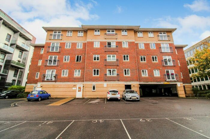 1 Bedroom Flat To Rent In Cardinal House, Farnborough, Hampshire, GU14