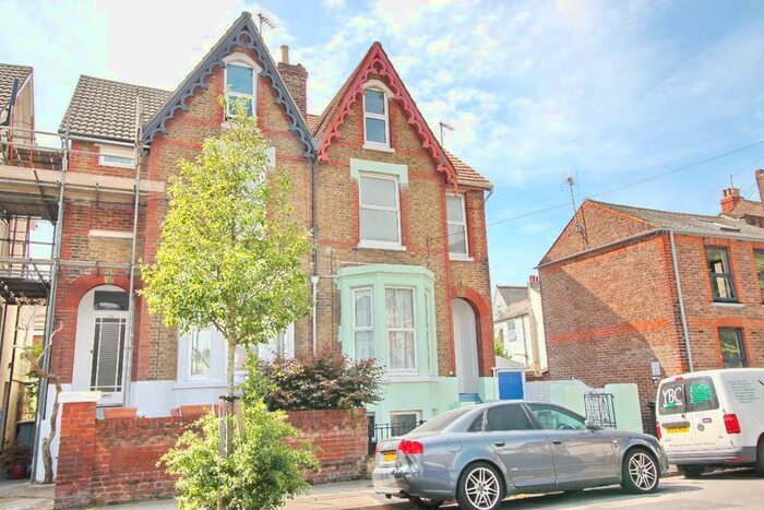 3 Bedroom Maisonette To Rent In Stansted Road, Southsea, PO5