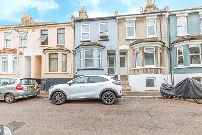 3 Bedroom Terraced House For Sale In Ernest Road, Chatham, ME4