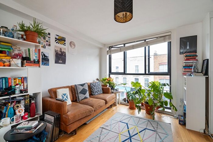 1 Bedroom Flat To Rent In Stoke Newington High Street, Stoke Newington, N16