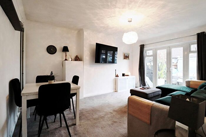 2 Bedroom Bungalow For Sale In Kynaston Road, Orpington, BR5