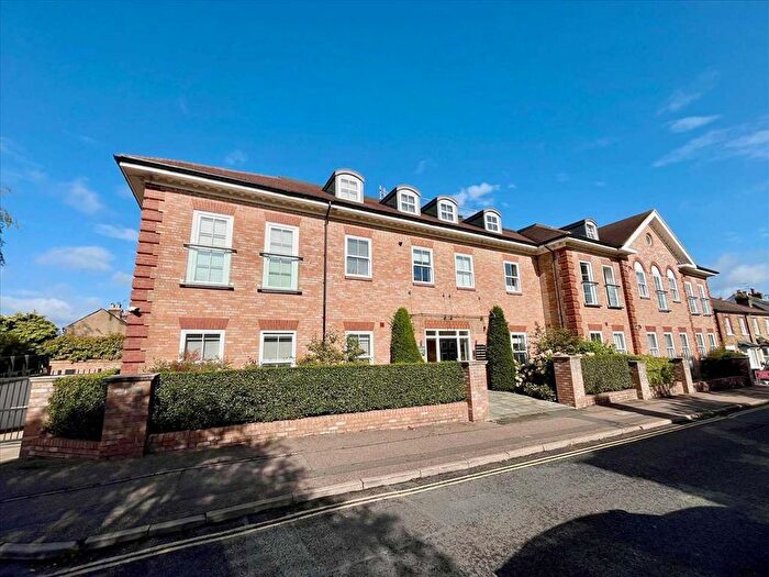 2 Bedroom Flat For Sale In Bournehall Road, Bushey ., WD23