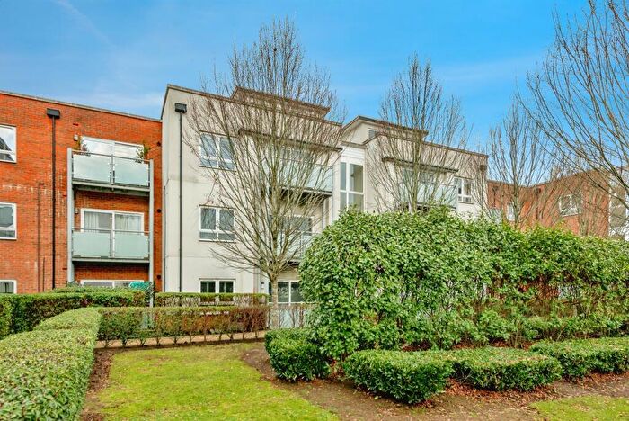 1 Bedroom Apartment For Sale In Canalside, Redhill, RH1