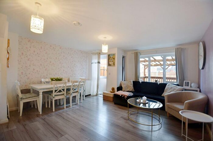 3 Bedroom Property For Sale In Bramley Road, Aylesbury, HP18