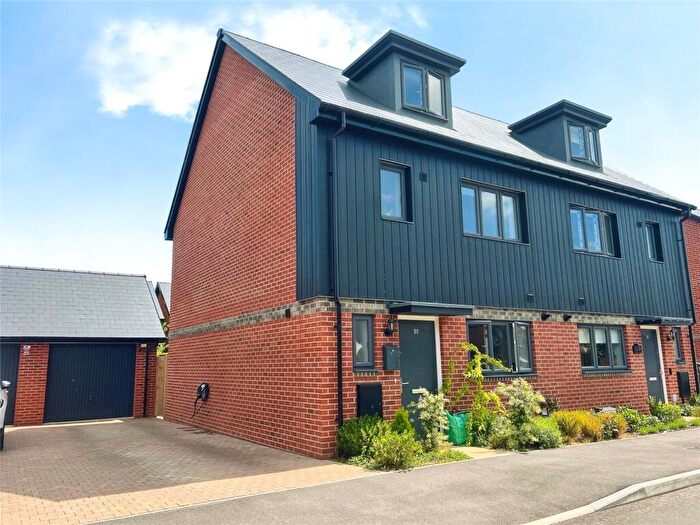 4 Bedroom Semi-Detached House For Sale In Bridle Road, Arborfield Green, Reading, RG2