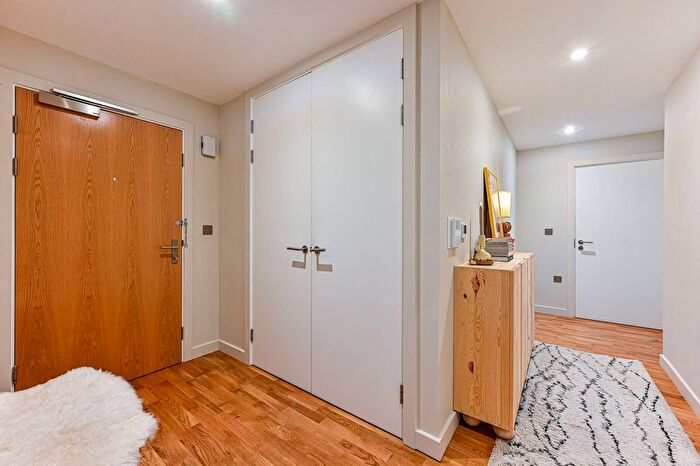 1 Bedroom Flat For Sale In Hawthorne Crescent, East Greenwich, London, SE10