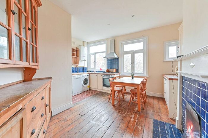 4 Bedroom Flat To Rent In Beverstone Road, Brixton, London, SW2