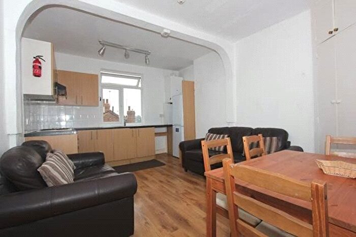 4 Bedroom Flat To Rent In Tottenham Lane, London, N8