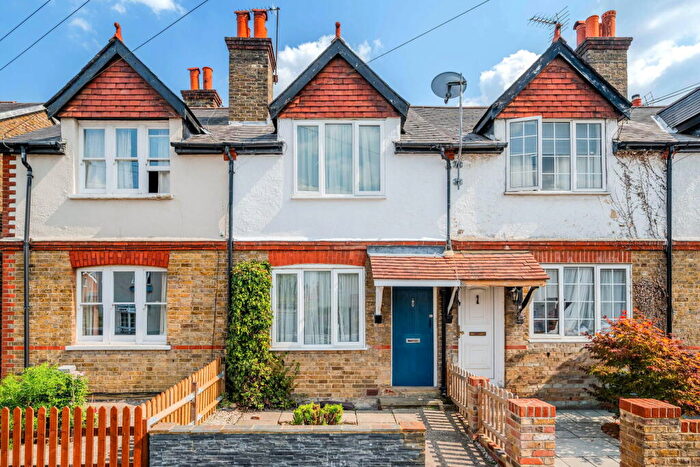 3 Bedroom Terraced House For Sale In Middle Lane, Epsom, KT17