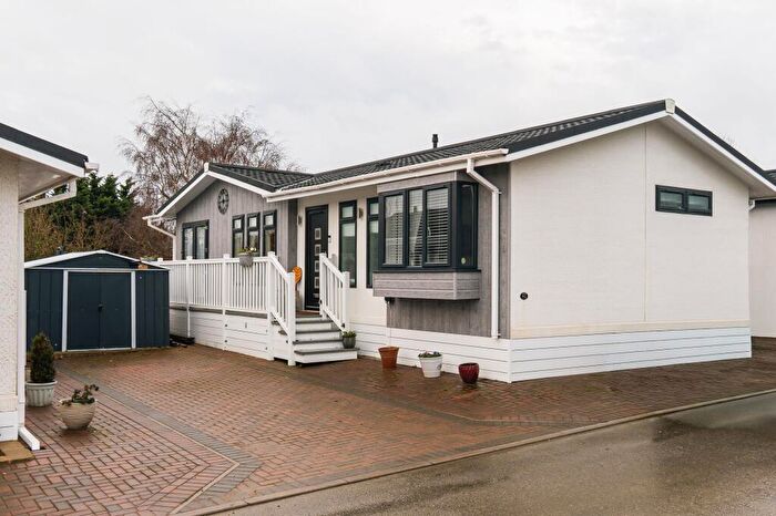 2 Bedroom Park Home For Sale In Moorbarns Lane, Lutterworth, LE17