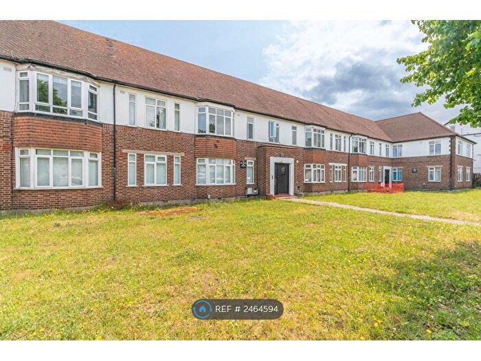 3 Bedroom Flat To Rent In Selhurst New Court, London, SE25